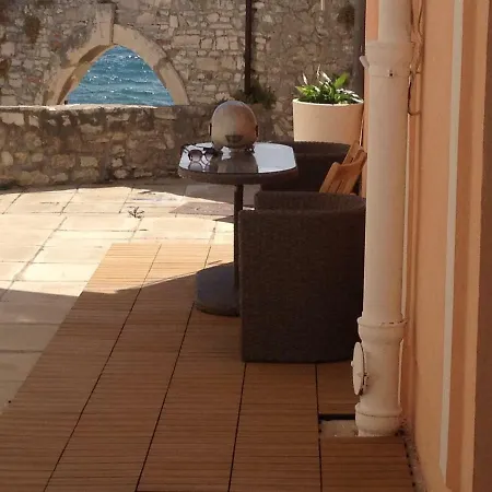 Oblo Novigrad (Istria)